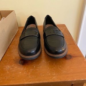 NEW Chunky Black Clark Loafers Size 9